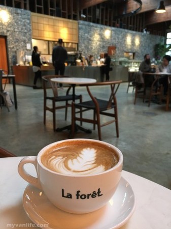 ▲加拿大那比市La Foret咖啡馆。(图/海马老爸提供)