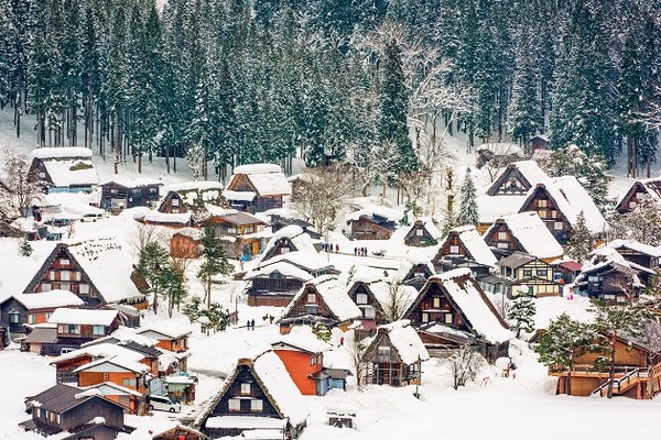 ▲从这里看见零死角的银色飞?山　再到合掌村住一晚！。（图／翔笙旅行社提供）