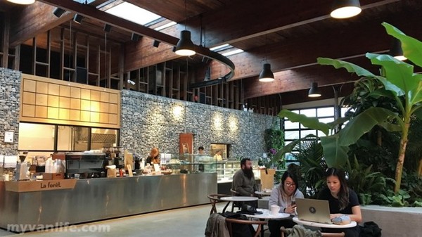 ▲加拿大那比市La Foret咖啡馆。(图/海马老爸提供)