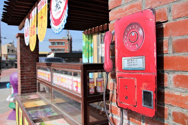 ▲彰化大村大路畔柑仔店彩绘墙。（图／旅游夜市趴趴走提供）