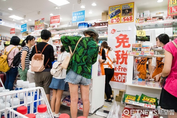 ▲%既毡久馑耙┳爆药妆店,免税,日本旅游,购物消费。（图／记者季相儒摄）