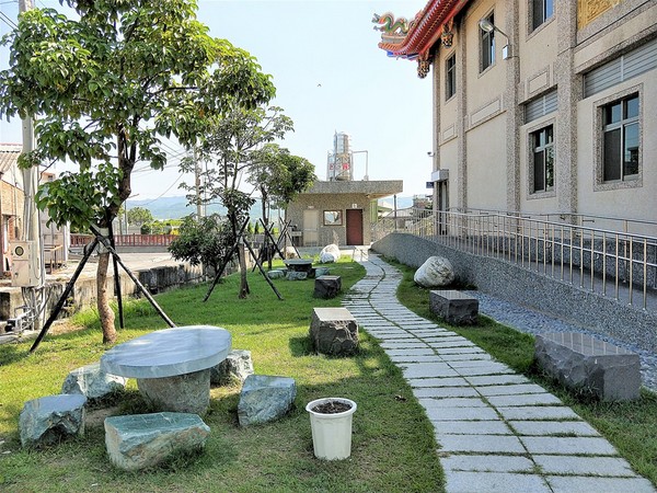 ▲彰化大村大路畔柑仔店彩绘墙。（图／旅游夜市趴趴走提供）