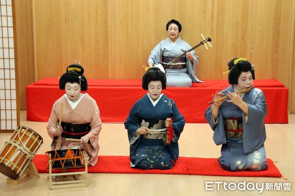 ▲日本北陆泡温泉爽嗑越前蟹，跟艺妓一起玩游戏 。（图／记者华少甫摄）
