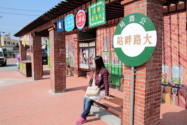 ▲彰化大村大路畔柑仔店彩绘墙。（图／旅游夜市趴趴走提供）