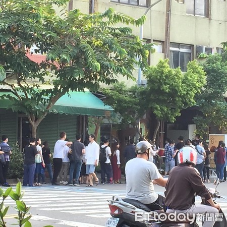 ▲树.Go eat的排队人潮。(图/网友brandiechen0702提供)