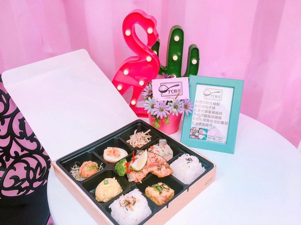 ㄚㄚ贩店 x ㄚㄚLunch Box（图／翻摄自ㄚㄚ贩店 x ㄚㄚLunch Box粉丝团）
