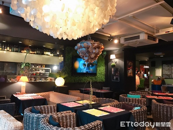 ▲名古屋IG名店virdweac推出铺满花瓣的蛋糕。(图/记者赖文萱摄)
