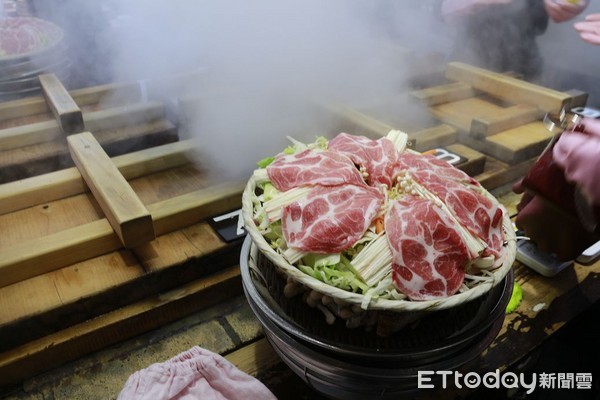 ▲%急鸶?赜?侠憩地狱蒸,地狱蒸し工房铁轮。（图／记者蔡玟君摄）