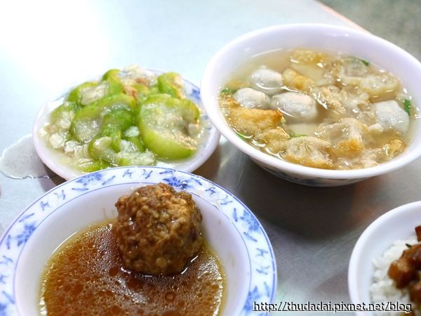 江川肉燥饭、候夜担仔面。（图／三高Sir）