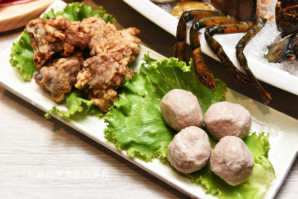 ▲台北藤集火锅大分量顶级肉品新鲜海鲜。（图／尼豪提供）