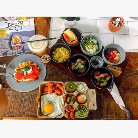 ▲台中宪卖咖啡装进鸡蛋盒里的早餐。(图/IG@chenyh_4128提供,请勿任意翻摄以免侵权)