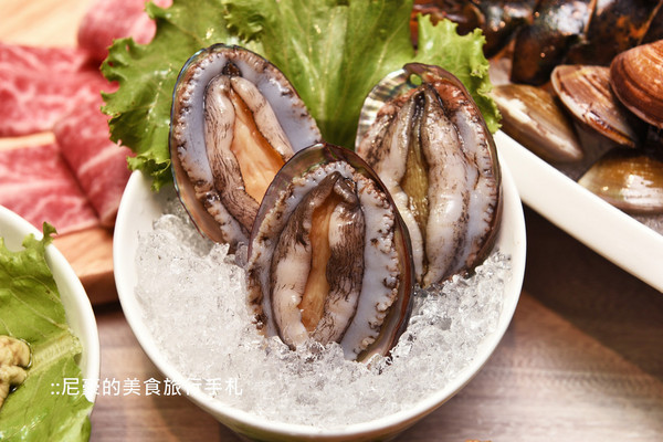 ▲台北藤集火锅大分量顶级肉品新鲜海鲜。（图／尼豪提供）