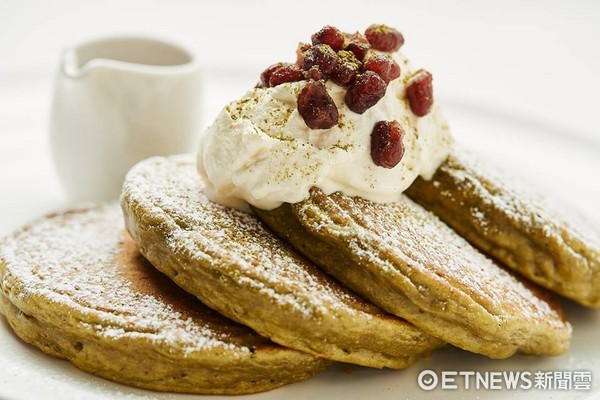 ▲Sarabeth&rsquo;s的4号店开设在台北天母SOGO，抹茶红豆煎饼、蟹肉起士法式土司。（图／记者黄士原摄）
