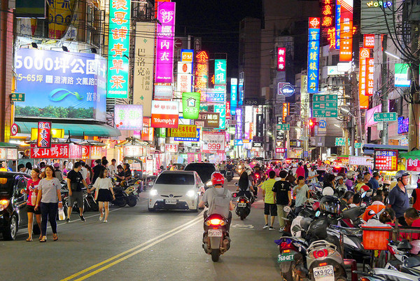▲ 高雄中山路夜市海产粥。（图／橘子狗爱吃糖提供）