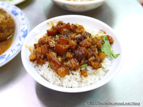 江川肉燥饭、候夜担仔面。（图／三高Sir）