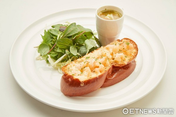 ▲Sarabeth&rsquo;s的4号店开设在台北天母SOGO，抹茶红豆煎饼、蟹肉起士法式土司。（图／记者黄士原摄）