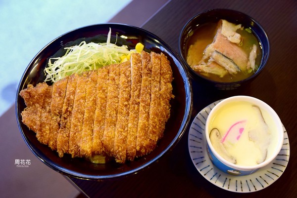 ▲赏吉圆定食串炸串烧居酒屋。(图/周花花提供)