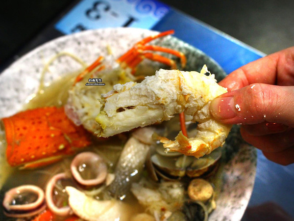 ▲台南一允堂海鲜粥，满满新鲜海鲜配料。（图／台南先生提供）