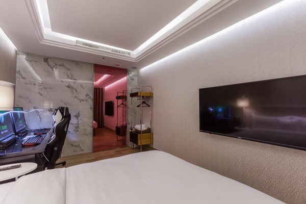 中坜 i hotel 电竞旅馆(图/翻摄自中坜 i hotel 电竞旅馆粉丝团)
