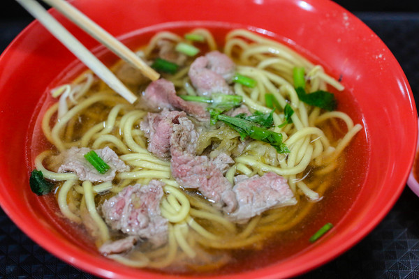 新加坡旅游-牛车水熟食中心、中\锹呈谐　⒚朗场⑻厣?〉辏ㄍ迹?钦吡质牢纳悖? width=