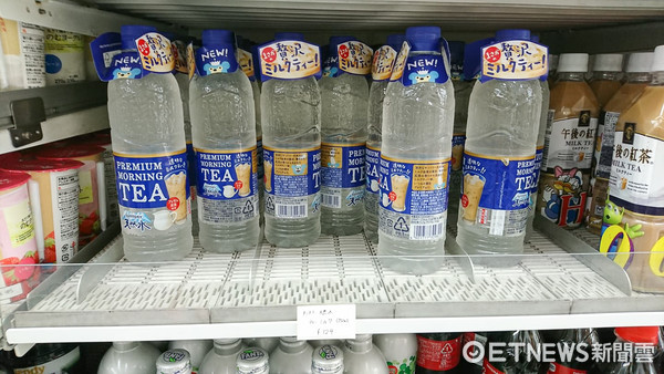▲日本三得利“透明奶茶”。（图／记者李姿仪摄）