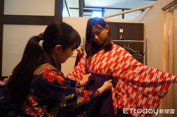 ▲日本名古屋明治村博物馆，换上复古衣着穿梭时空。（图／记者赖文萱摄）