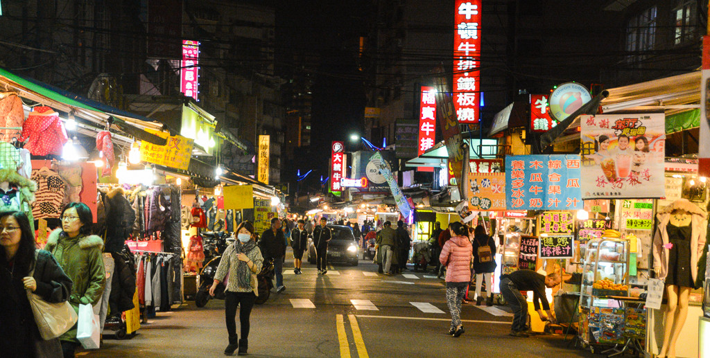 配图_面临存废的新北市永和区乐华夜市（图／记者陈明仁摄）