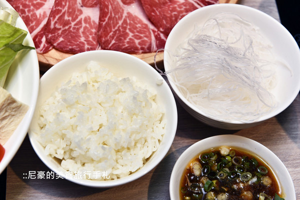 ▲台北藤集火锅大分量顶级肉品新鲜海鲜。（图／尼豪提供）