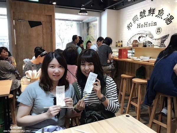 ▲台南林百货旁和兴号鲜鱼汤。（图／爱比妞提供）