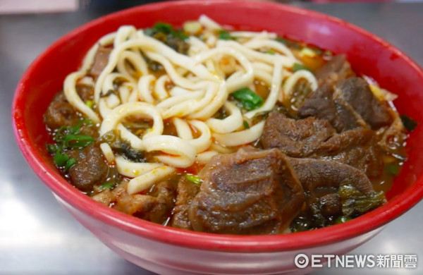▲正妹推荐中坜美食。（图／翻摄自Ann 安秋粉丝专页）