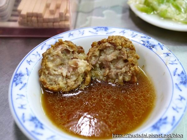 江川肉燥饭、候夜担仔面。（图／三高Sir）