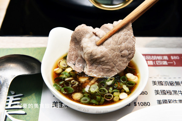 ▲台北藤集火锅大分量顶级肉品新鲜海鲜。（图／尼豪提供）