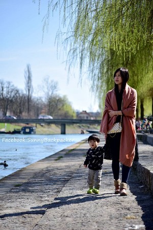 赖启文和赖玉婷夫妇带着三个小孩环游世界。（图／Sunny 背包流浪记提供）