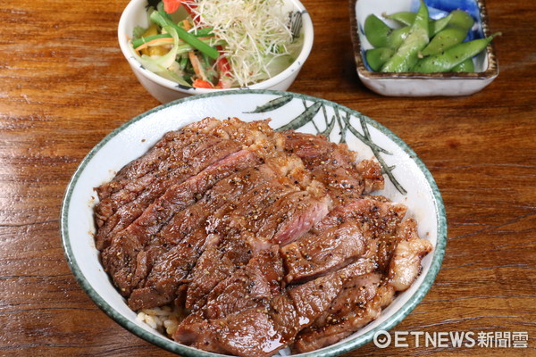▲%季湃瘴多嵘杖馕<餐点。(图/记者华少甫摄)