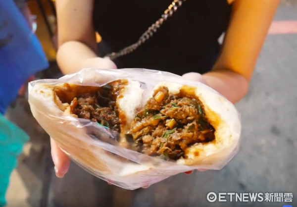 ▲正妹推荐中坜美食。（图／翻摄自Ann 安秋粉丝专页）