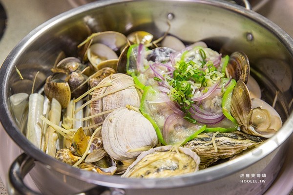 鲨嗑海鲜锅物。（图／虎丽笑嗨嗨）