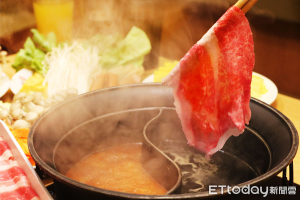 ▲台南人限定　温野菜三人同行免费送日本和牛。（图／东京牛角提供)