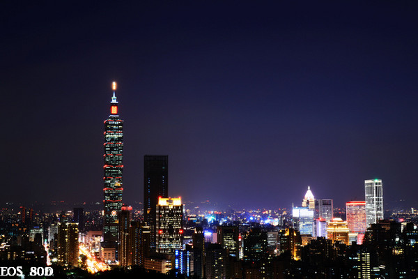 ▲台北101夜景虎山峰。（图／小白鲸摄）