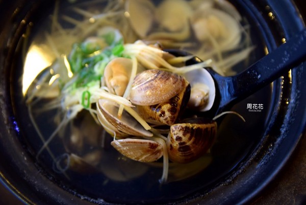 ▲赏吉圆定食串炸串烧居酒屋。(图/周花花提供)