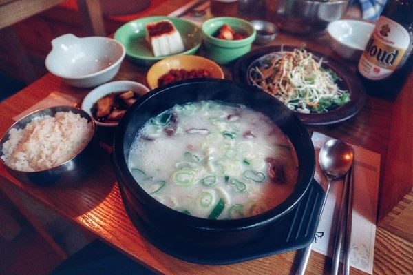 ▲首尔延禧洞藏着雪浓汤名店。（图／李佑群提供）