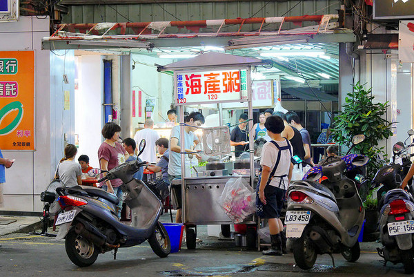 ▲ 高雄中山路夜市海产粥。（图／橘子狗爱吃糖提供）