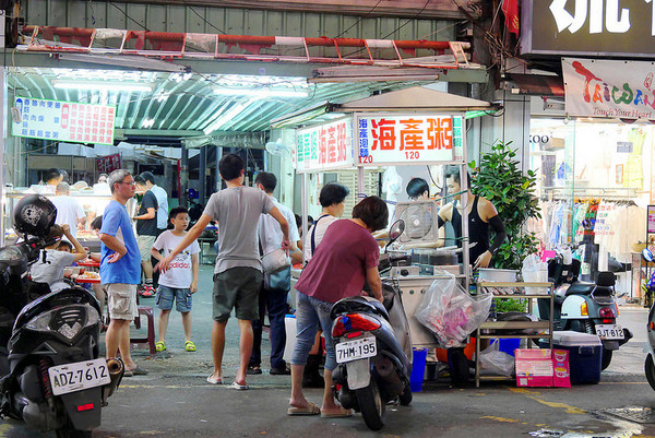 ▲ 高雄中山路夜市海产粥。（图／橘子狗爱吃糖提供）