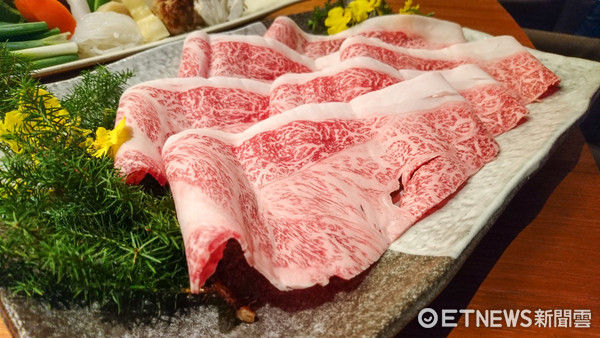▲黑毛屋、干杯、老干杯A5宫崎牛上市。（图／记者黄士原摄）