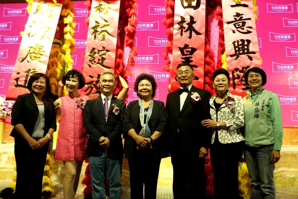 ▲%加闪衷盎槁眉?糯蛟斓脑he林皇宫10月28日盛大开幕，高雄市长陈菊应邀出席开幕剪彩      。（图／高雄市政府提供）