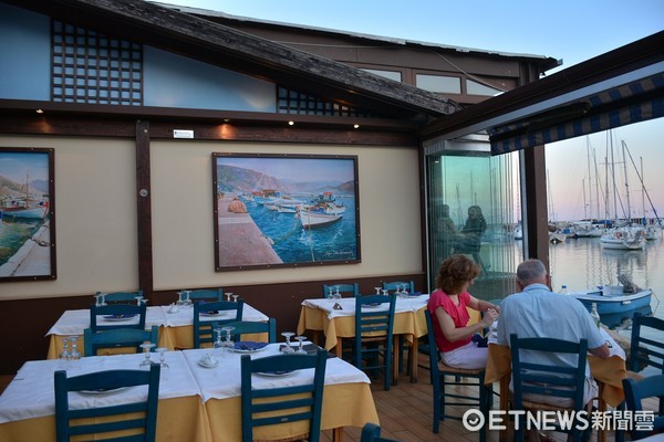 ▲希腊雅典小渔港Mikrolimano，4 brothers restaurant。（图／记者李姿仪摄）