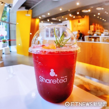 ▲%肌坝haretea歇脚亭”,2017年Sharetea将品牌拉回台湾发原地,在东区打造一间像咖啡厅的Sharetea全球旗舰总店。(图/记者黄士原摄)