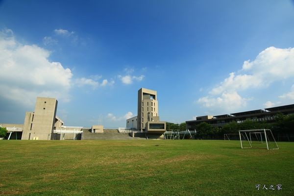 ▲嘉义新港艺术高中空中彩虹跑道。（图／可人之家提供）