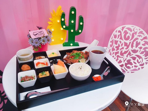 ㄚㄚ贩店 x ㄚㄚLunch Box（图／翻摄自ㄚㄚ贩店 x ㄚㄚLunch Box粉丝团）