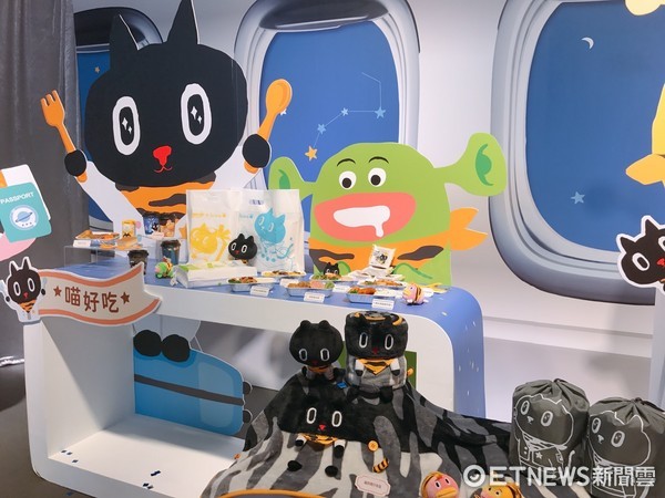 ▲台湾虎航第20条航线开航高雄-福冈 新伙伴太空猫Kuroro加入。(图/记者赖文萱摄)