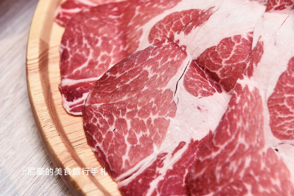 ▲台北藤集火锅大分量顶级肉品新鲜海鲜。（图／尼豪提供）